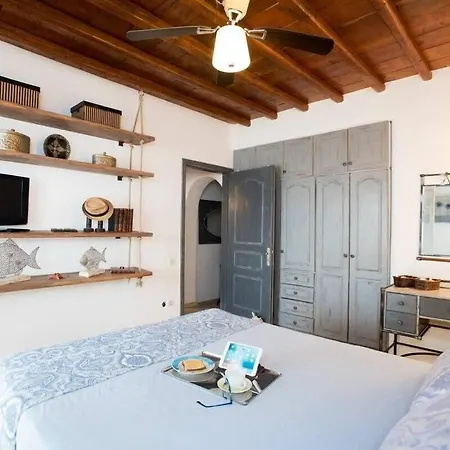 With Amazing Balcony View Of Mykonos Apartment Agios Sostis (Mykonos)